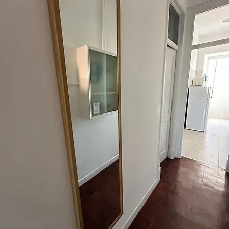 Bright And Comfortable Apartment Lisbon